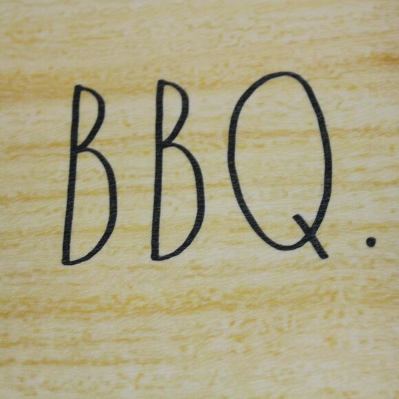 Rae Dunn BBQ Wood Grain Look Set of 4 10.5" Melamine Dinner Plates Barbecue NWT - Picture 2 of 7